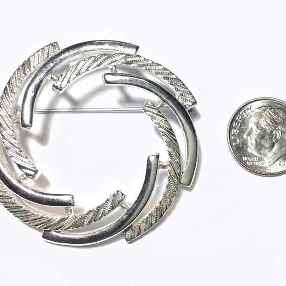 Vintage 1960s Modernist Silver Tone Circle Brooch Signed Sarah Coventry - Picture 2 of 3